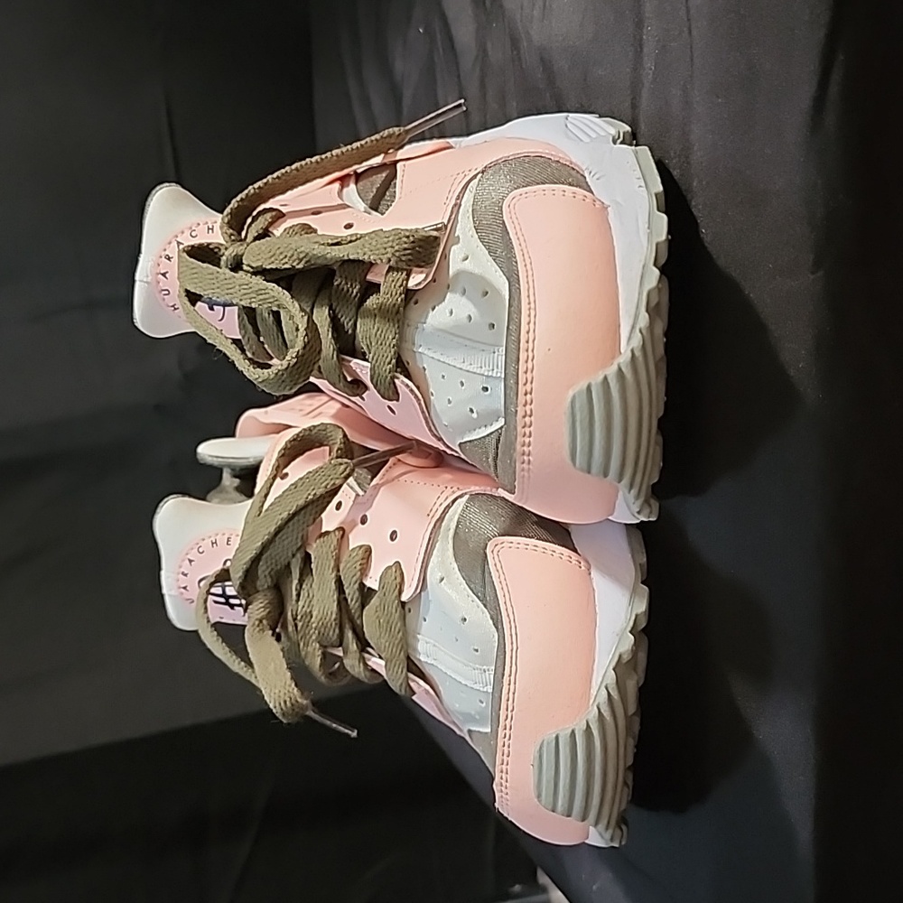 Nike air huarache arctic pink  women's size  8
